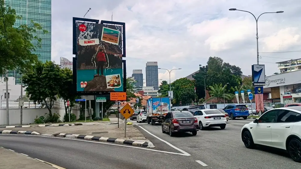 Наружная реклама Алматы появилась в городах Юго-Восточной Азии (3)