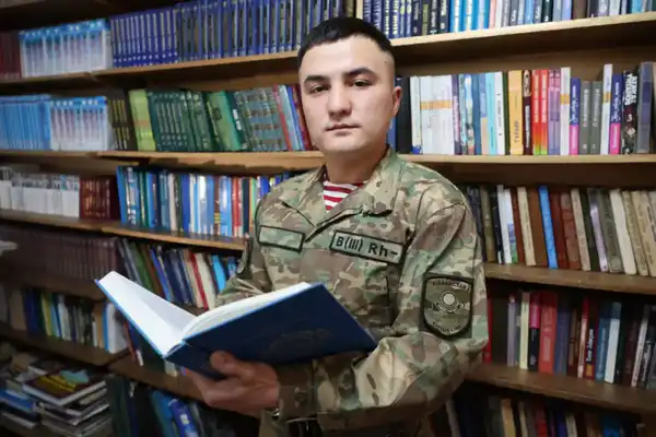 Солдат-полиглот из Национальной гвардии свободно говорит на семи языках (3)