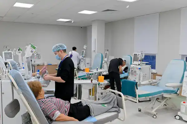 Аким области посетил нефрологический центр в Семее (4)