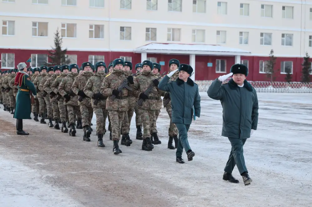 Гвардеец сделал сюрприз своей возлюбленной на церемонии принятия военной присяги (7)