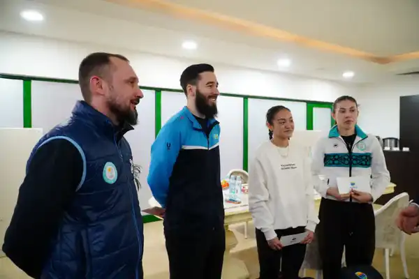 Аким Акмолинской области Марат Ахметжанов встретился с конькобежцами (4)