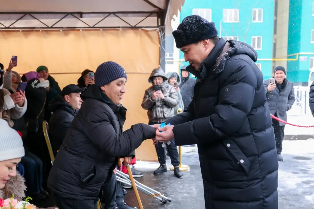 В ШЫМКЕНТЕ 46 СЕМЕЙ ПОЛУЧИЛИ КЛЮЧИ ОТ НОВЫХ КВАРТИР (4)