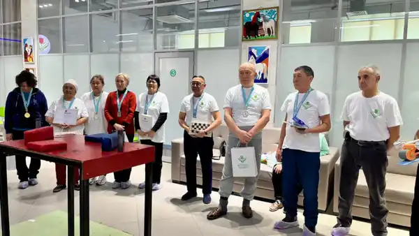 Столичные пенсионеры соревновались в армрестлинге (6)