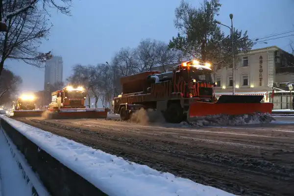 Свыше 11 тыс. кубометров снега вывезено с улиц Алматы (2)