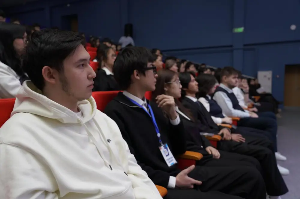 «Закон и порядок»: в Астане для студентов и школьников прошла компьютерная игра «Qarzhy Saqshysy» (4)