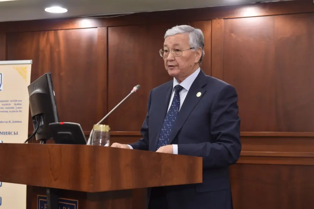 В КазНУ прошло заседание Ученого совета по итогам празднования 180-летия Абая (8)