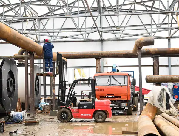 Глава региона ознакомился с ходом строительства автономной блок-модульной котельной на левом берегу (2)