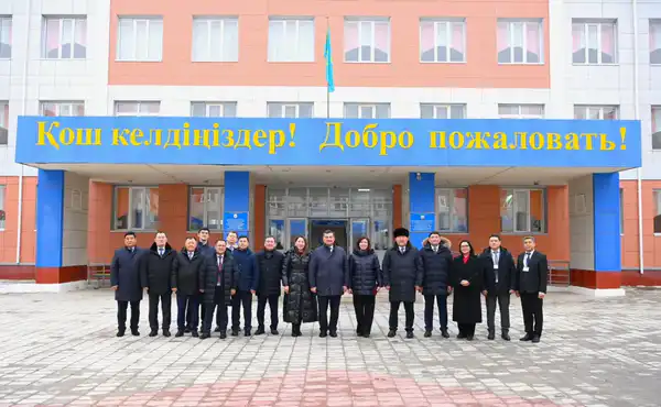 Ознакомились с материальной базой школы-лицея города Байконур (4)