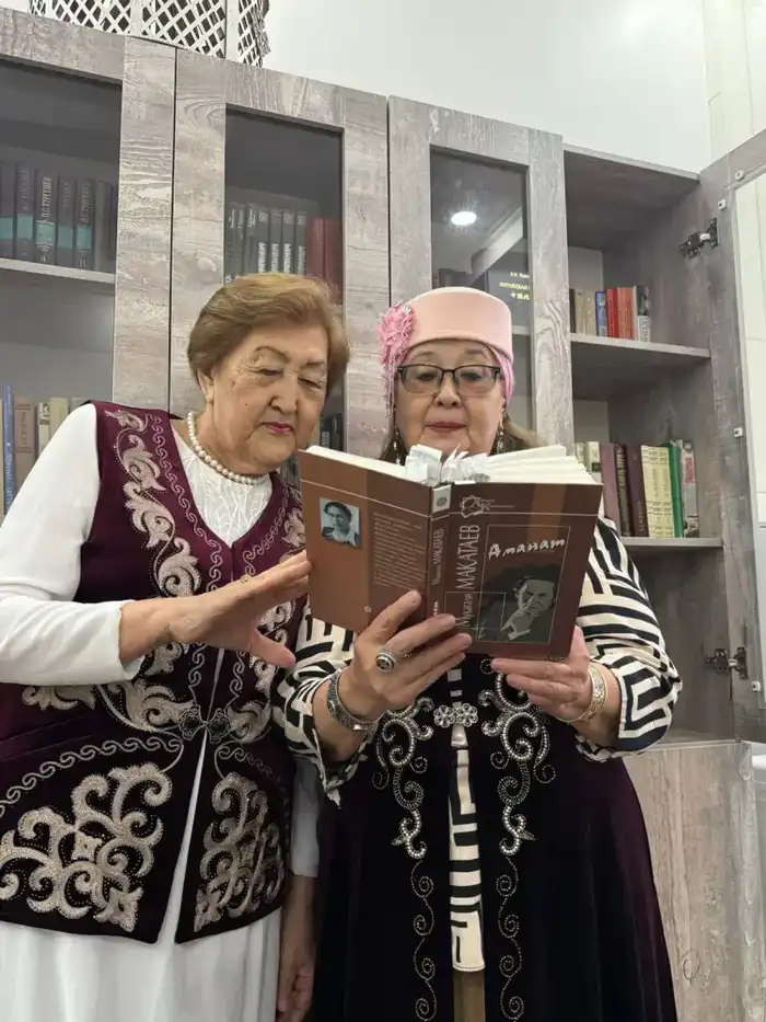 В Астане пенсионеры провели необычный челлендж, посвященный наследию Мукагали (5)