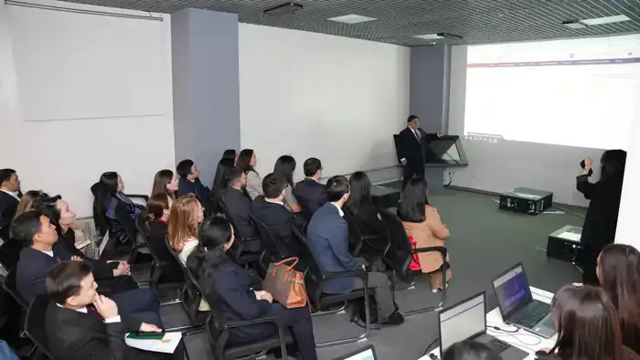 Председатель Агентства Дархан Жазықбай встретился со слушателями «Школы аналитики» (5)