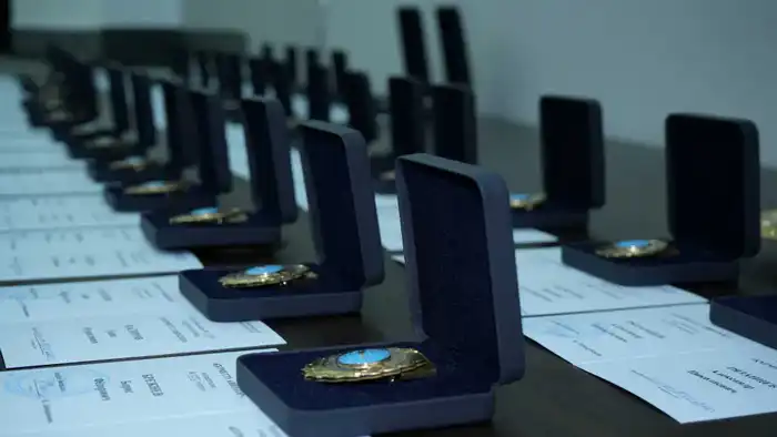 Пилот авиаотряда МЧС награждён нагрудным знаком «Құрметті авиатор» (4)