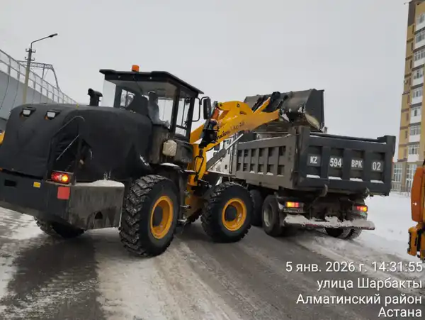 Свыше 3 тысяч рабочих и более 1800 единиц техники: в Астане продолжается круглосуточная очистка от снега (7)