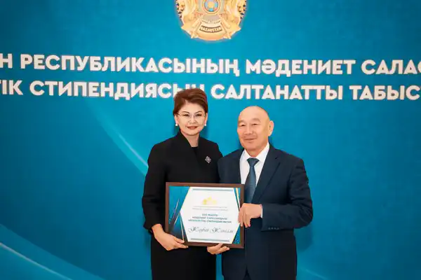 Деятелям культуры вручили государственные стипендии в Астане (5)