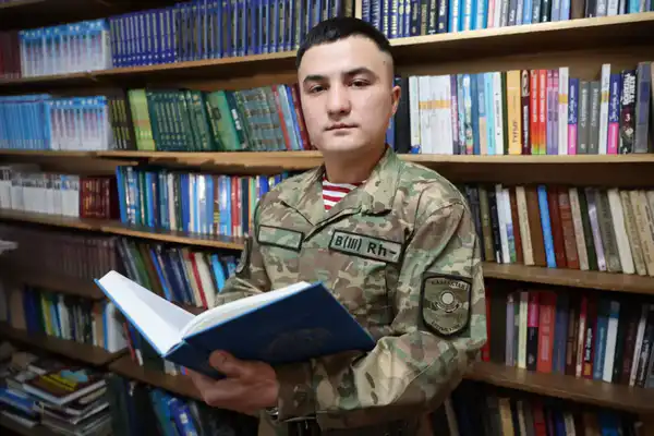 Солдат-полиглот из Национальной гвардии свободно говорит на семи языках (5)