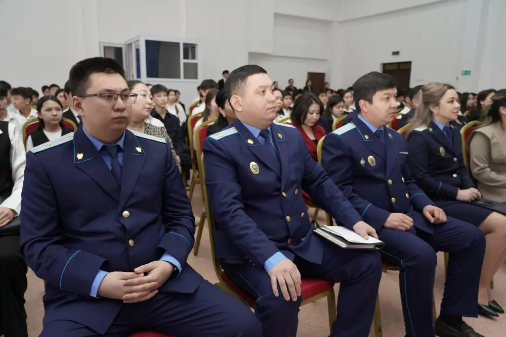 В Астане открыли «Клуб будущих прокуроров» для школьников (4)