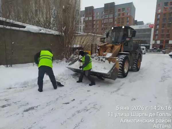 Свыше 3 тысяч рабочих и более 1800 единиц техники: в Астане продолжается круглосуточная очистка от снега (5)