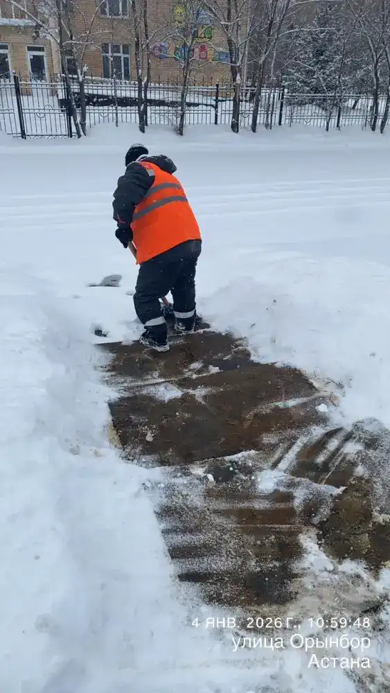 Более 3000 дорожных рабочих и свыше 1600 единиц спецтехники задействованы в снегоуборочных работах в Астане (8)