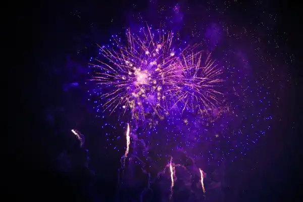 Новогодние салюты в Астане запустили в двух местах (5)