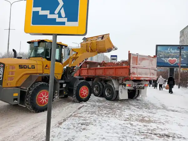 Более 1 500 единиц спецтехники задействовали в снегоуборочных работах в Астане ночью (5)