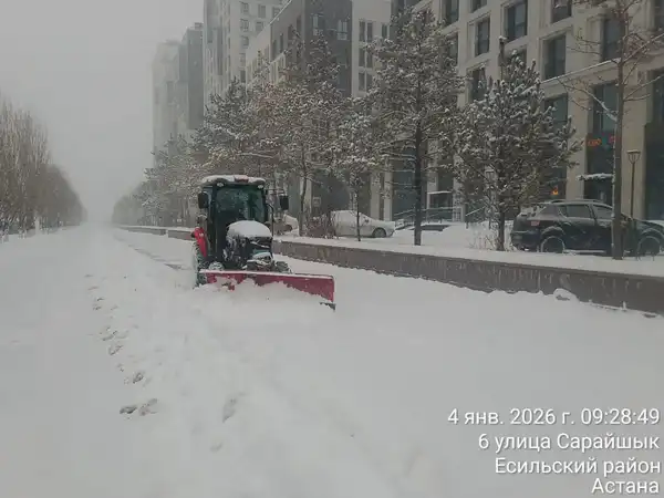 Более 3000 дорожных рабочих и свыше 1600 единиц спецтехники задействованы в снегоуборочных работах в Астане (6)