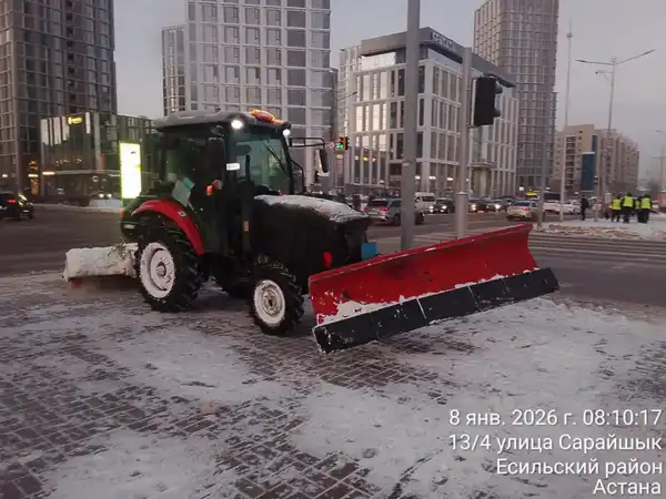 Более 3 000 дорожных рабочих вышли на уборку снега в Астане (2)