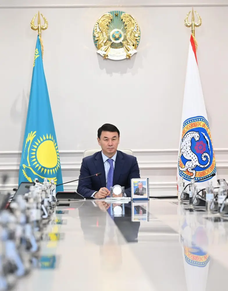 В Алматы обсудили развитие цифровых решений и ИИ в городском управлении (2)