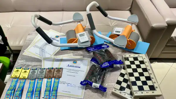 Столичные пенсионеры соревновались в армрестлинге (4)