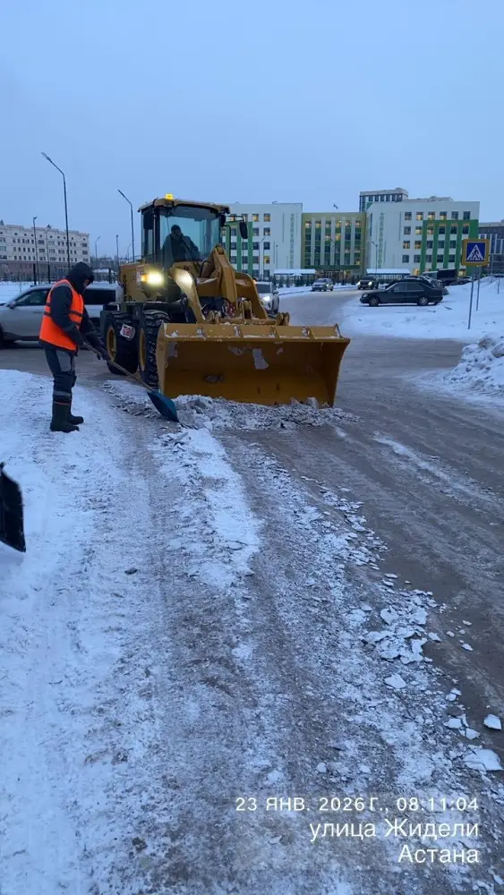 В борьбе со снегом в Астане задействовано более 1300 единиц спецтехники (8)