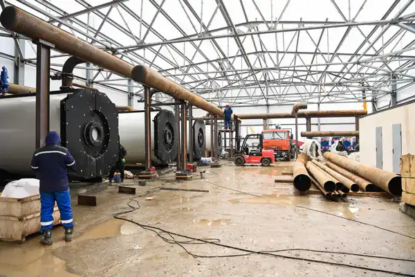 Глава региона ознакомился с ходом строительства автономной блок-модульной котельной на левом берегу (3)