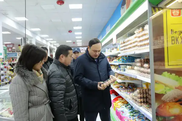 Ербол Карашукеев проверил цены в торговых сетях (6)