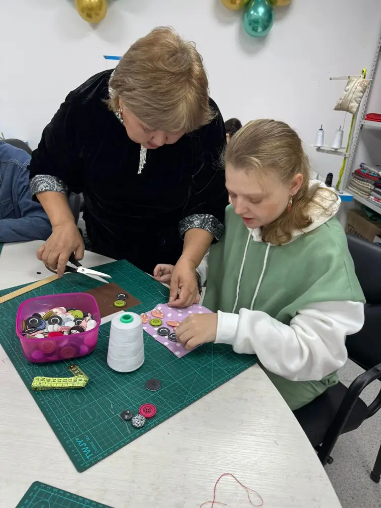 В Алматы открылась первая швейная и ткацкая мастерская для социальной адаптации (2)