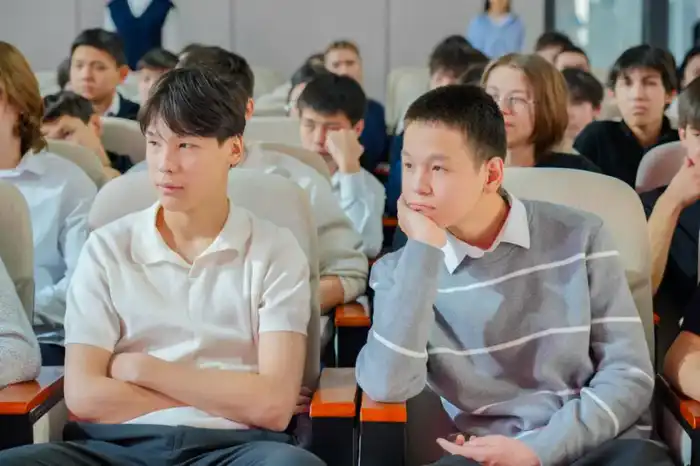 «Закон и порядок»: в Астане известный боксер встретился со школьниками (2)