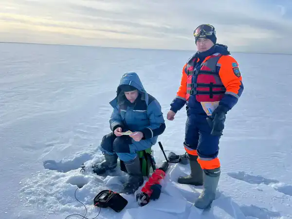 МЧС Казахстана предупреждает: выход и выезд на неокрепший лед опасны для жизни (3)
