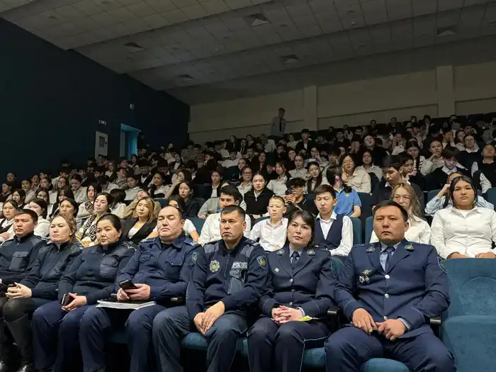 «Закон и порядок»: в Астане прошла профилактическая встреча со школьниками (5)