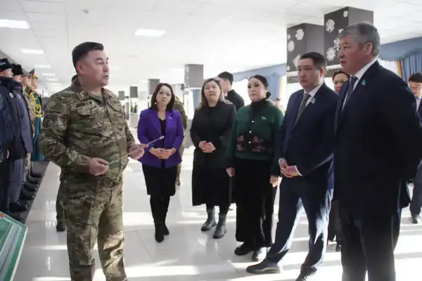 Депутаты Мажилиса встретились с военнослужащими Национальной гвардии (5)