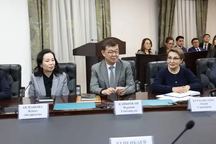 В Высшем Судебном Совете состоялось аппаратное совещание, посвящённое конституционным реформам и деятельности Конституционной комиссии (2)