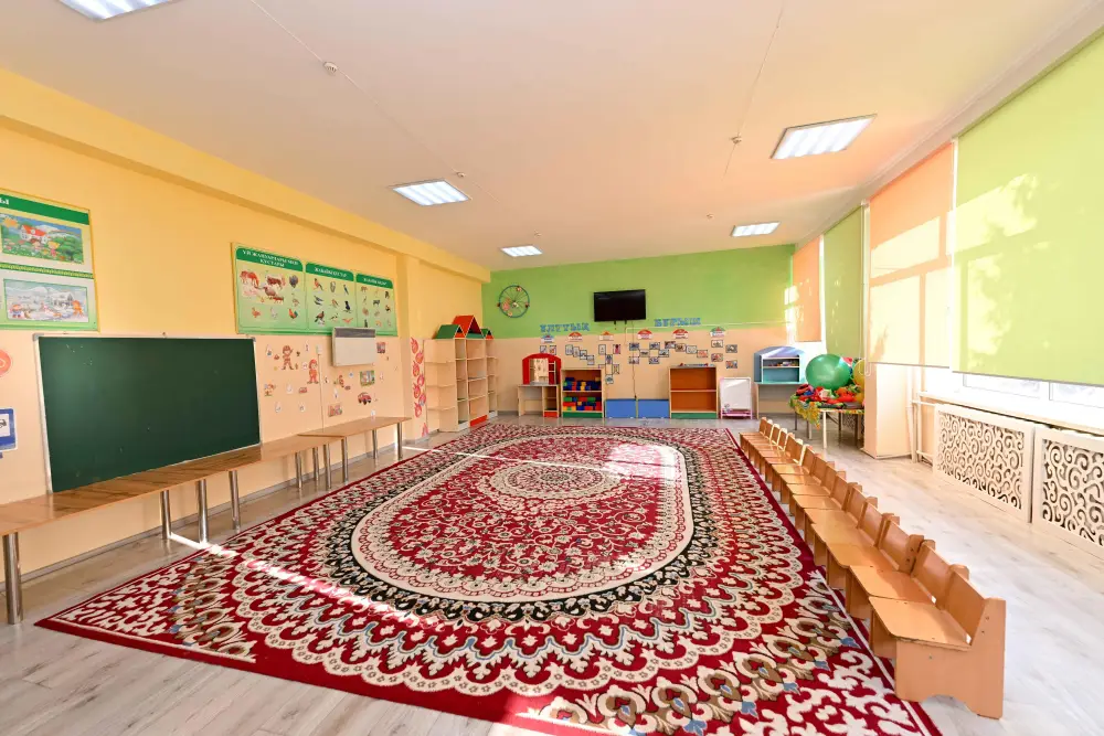 Аким области посетил Глуховскую среднюю школу в Бескарагае (2)