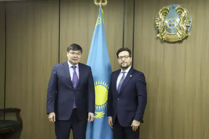 Министр финансов РК Мади Такиев провел встречу с Управляющим директором по Центральной Азии и Монголии Европейского банка реконструкции развития (ЕБРР) Хусейн Озханом. (4)