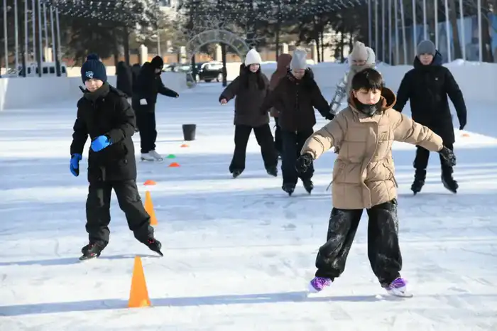 «Закон и порядок»: веселые старты для школьников провели в столичном парке (5)