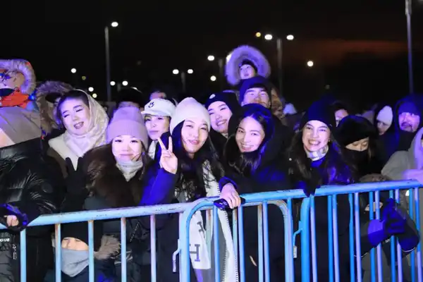 Актюбинцы массово и ярко встретили Новый год на главной площади города (7)