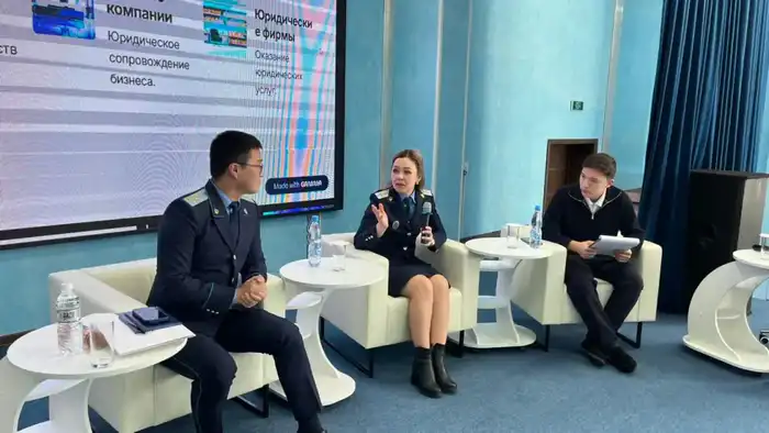 В Астане школьники провели открытое интервью с прокурорами (3)