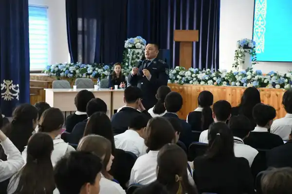 «Закон и порядок»: серию воспитательно-профилактических мероприятий проводят в столичной школе (9)