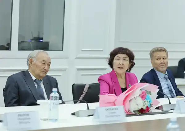 Ербол Карашукеев встретился с представителями интеллигенции (7)