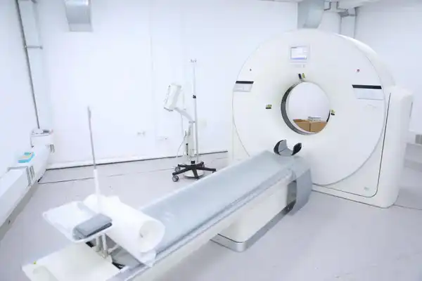 В больнице Актобе запустили новый КТ и мобильную С-дугу для экстренной помощи (3)