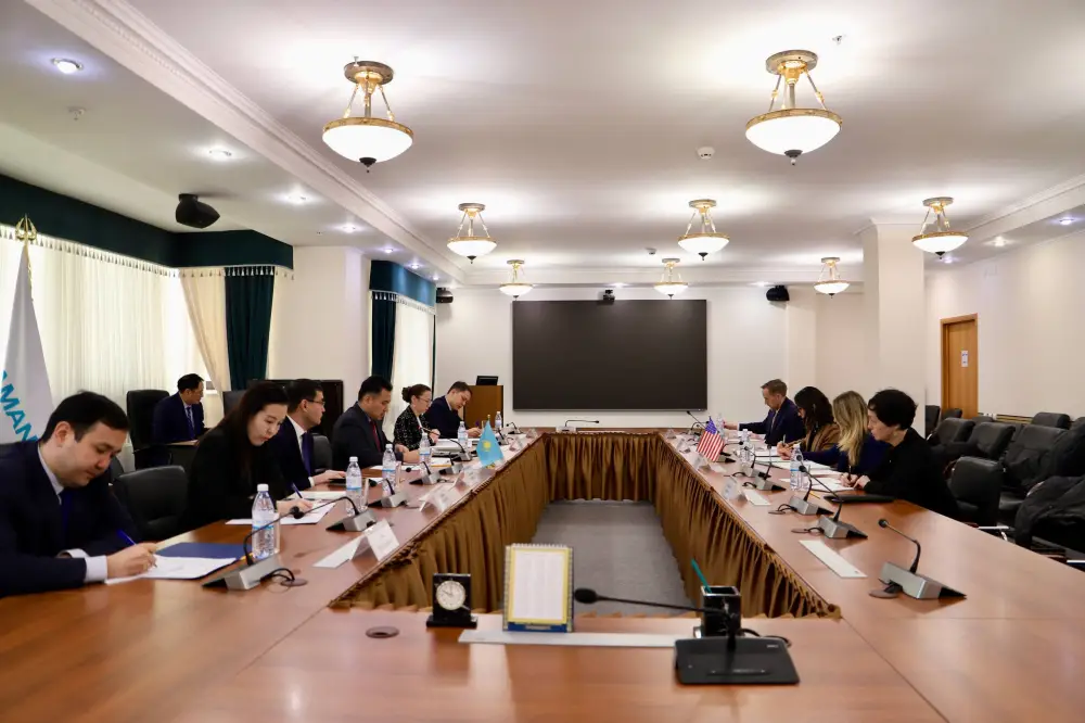 А. Ертаев встретился с заместителем помощника Торгового представителя США О. Латчин (3)