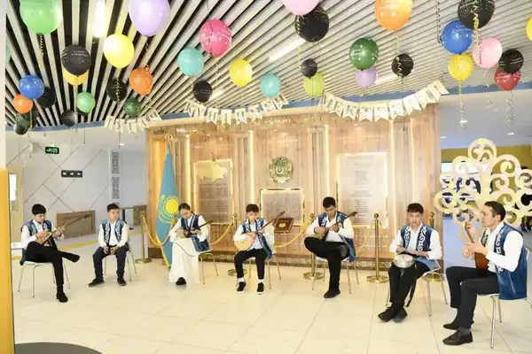 Воспитание, знания и искусственный интеллект: особое мероприятие прошло в столичной школе (2)