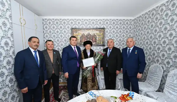 Глава региона поздравил ветерана (2)