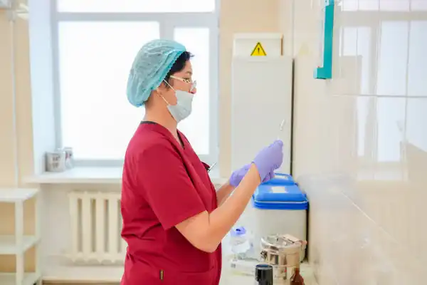 Столичные медики напомнили астанчанам о важности своевременной вакцинации (4)