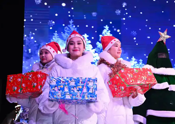 Глава региона поздравил жителей и гостей города с праздником (6)