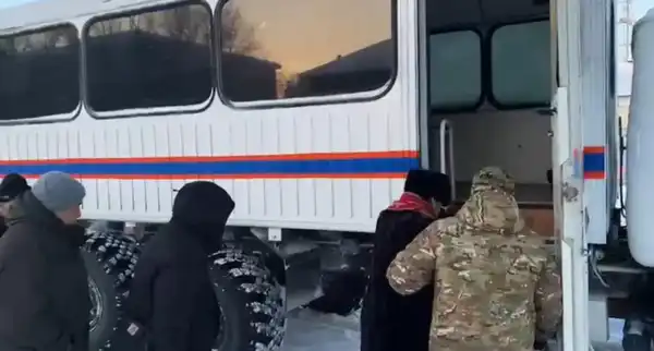 Спасатели МЧС Казахстана за прошедшие пять суток из снежных заносов спасли и эвакуировали 257 человек (4)